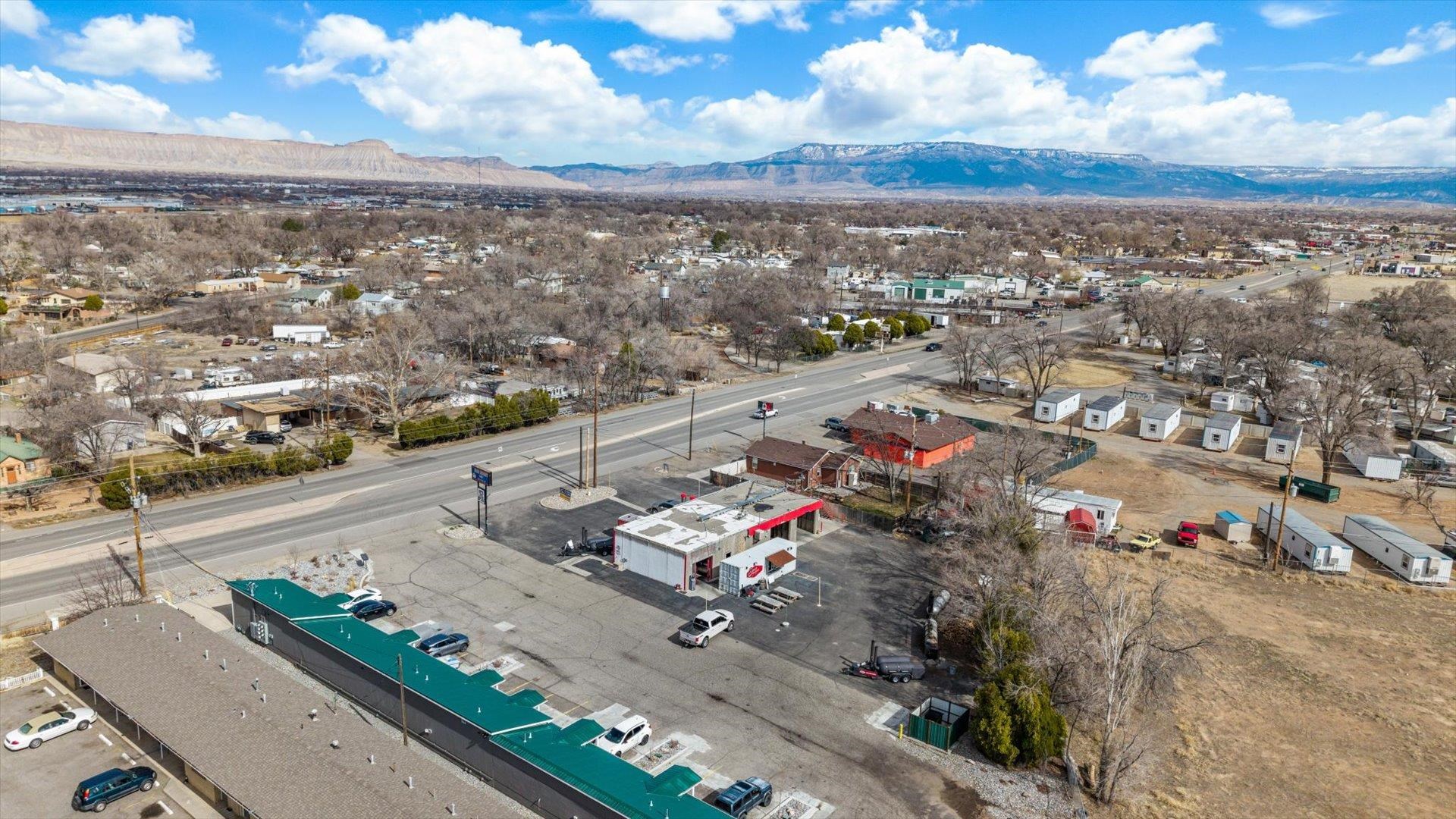 555 1/2 S Highway 50