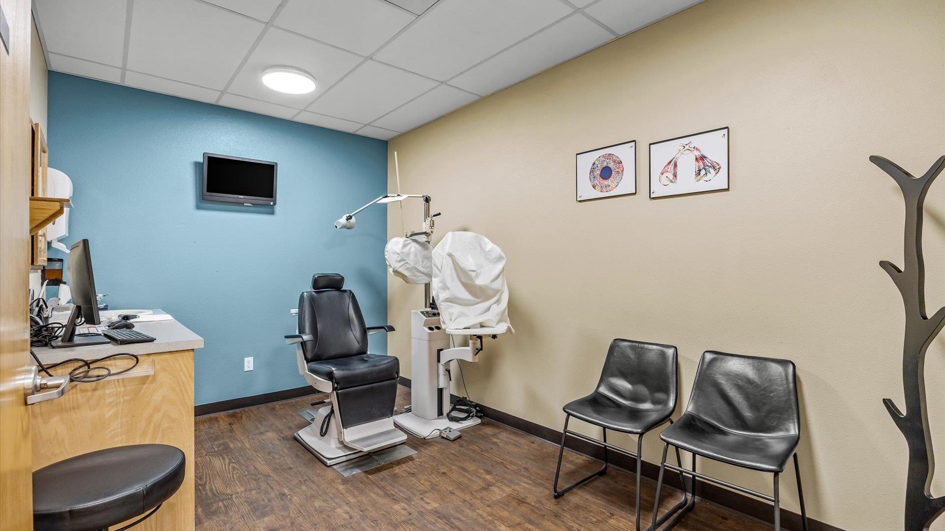 2737 Crossroads Boulevard