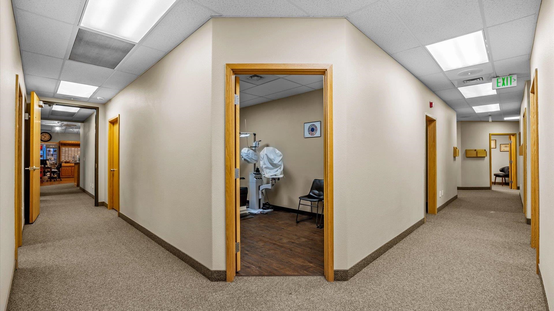 2737 Crossroads Boulevard