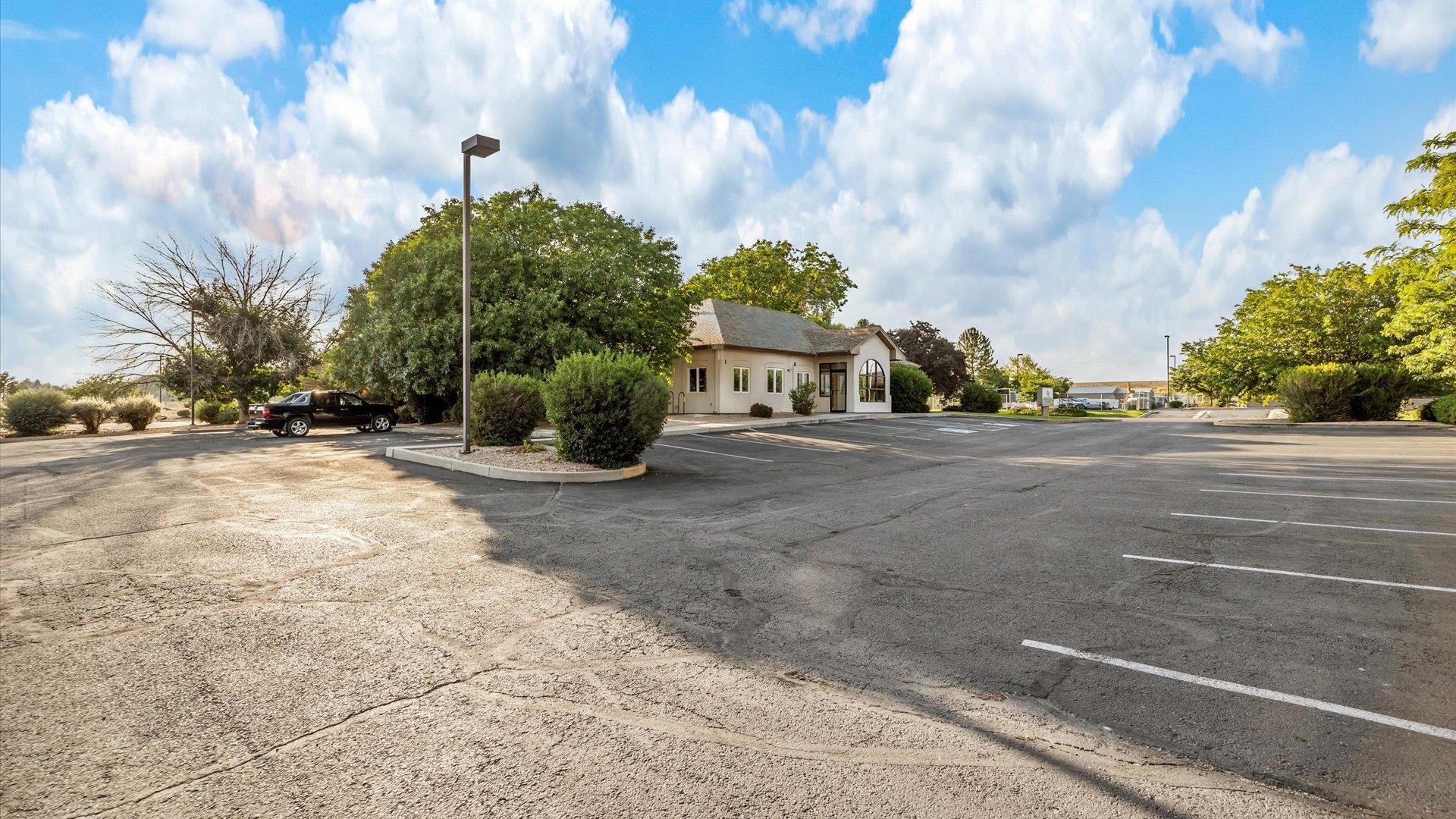 2737 Crossroads Boulevard