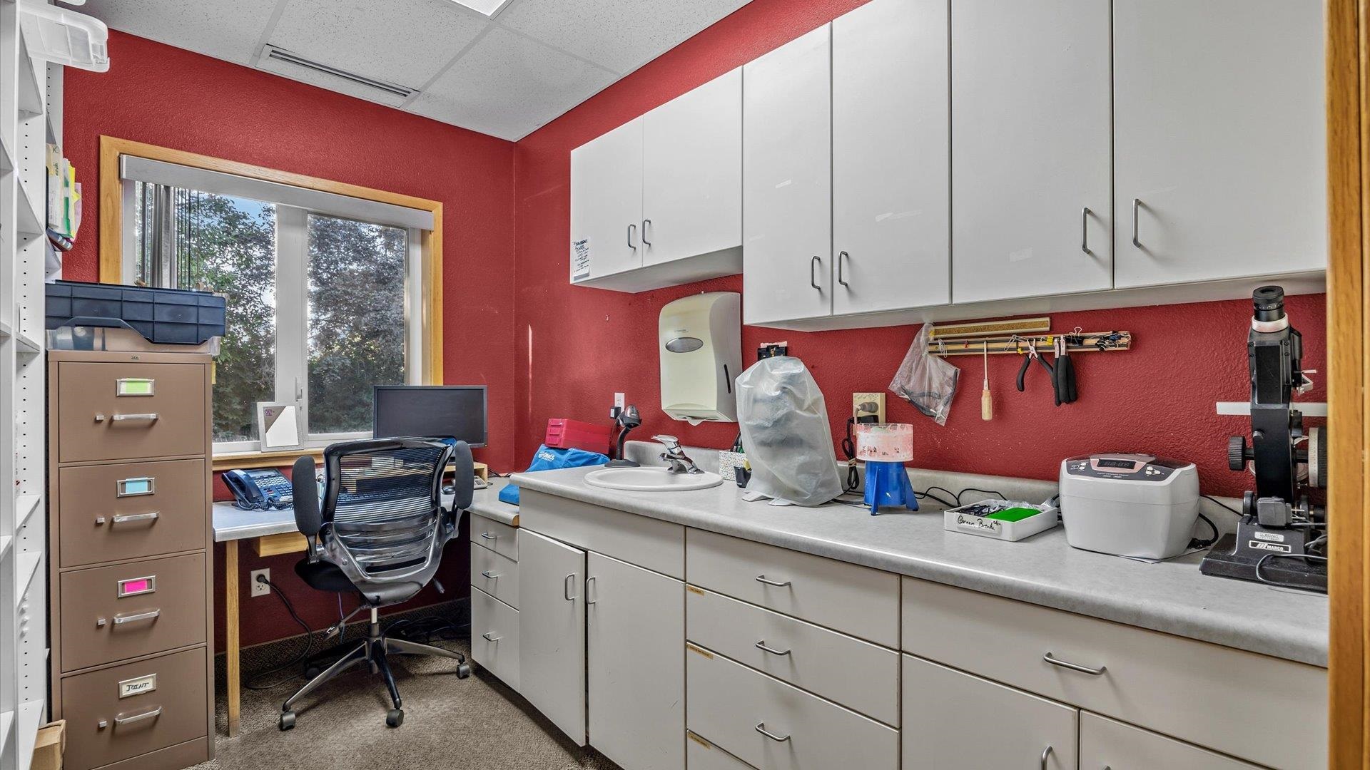 2737 Crossroads Boulevard