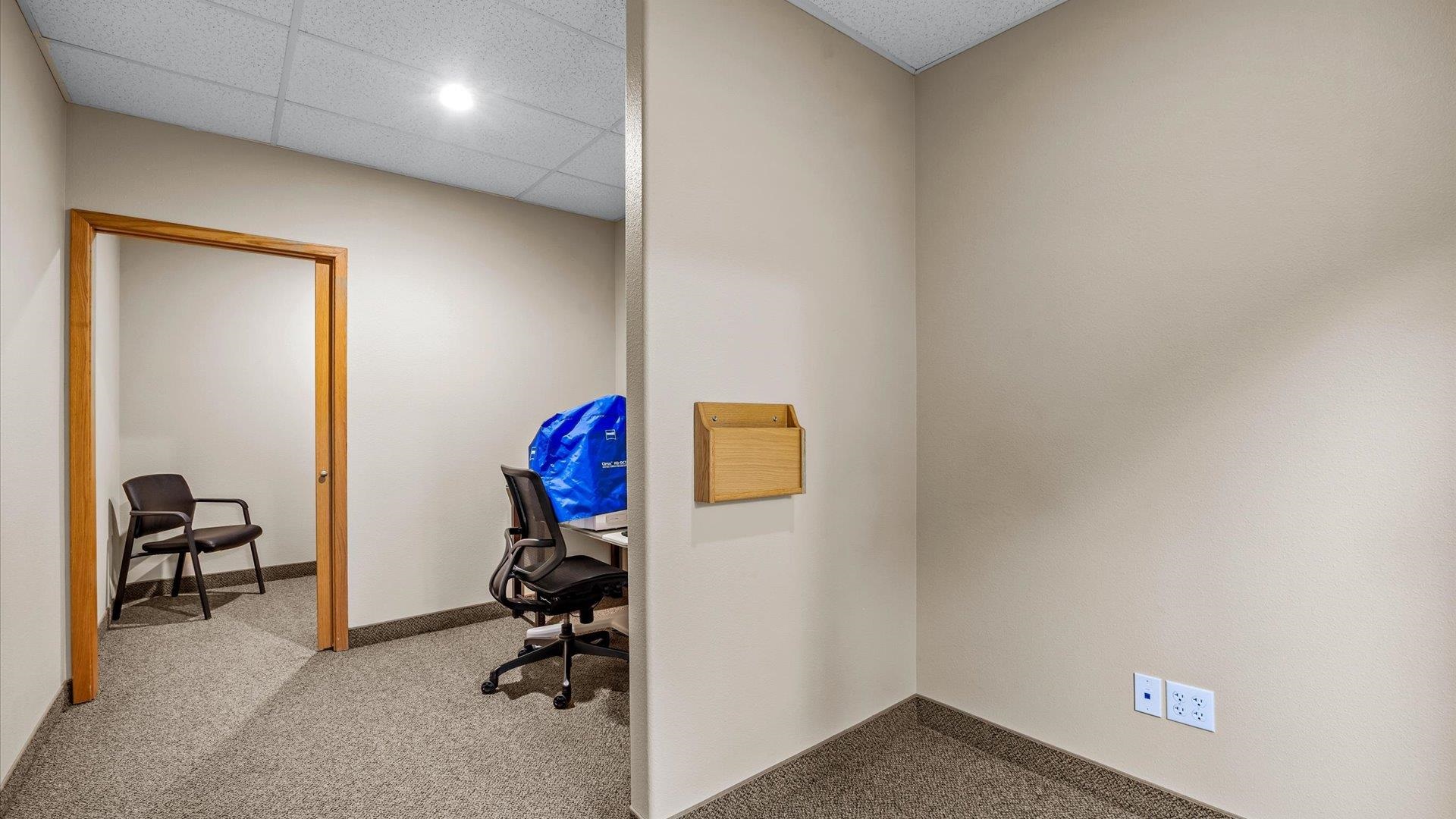 2737 Crossroads Boulevard