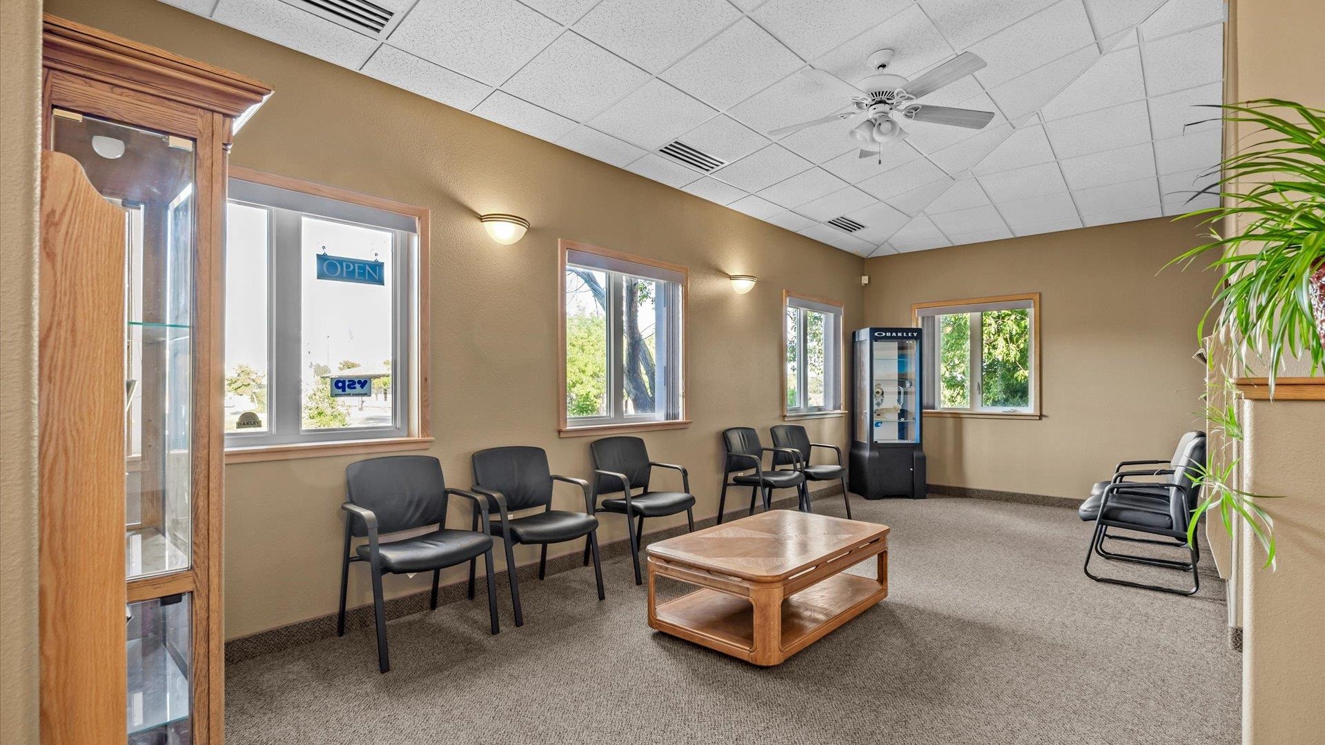 2737 Crossroads Boulevard