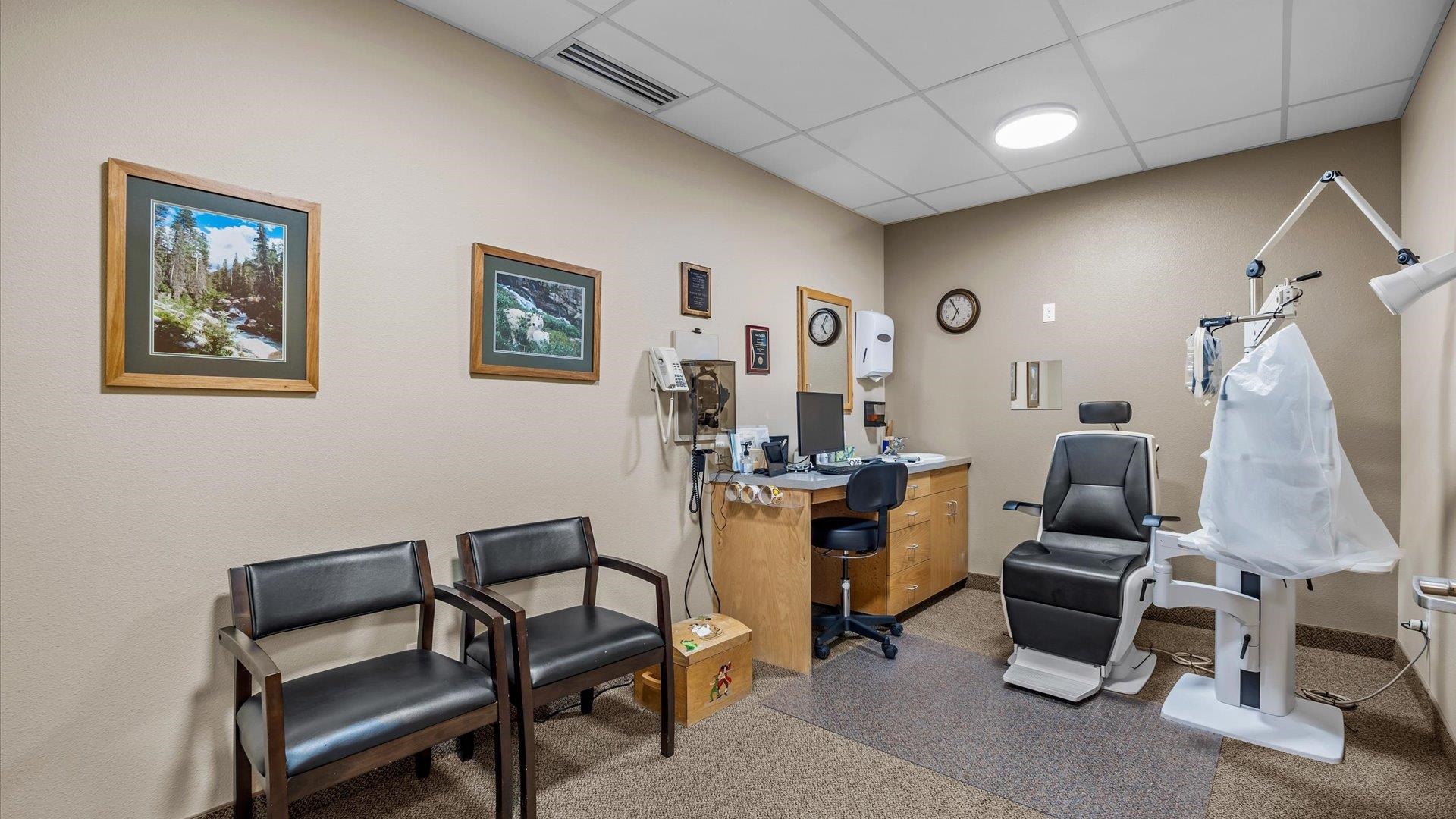 2737 Crossroads Boulevard