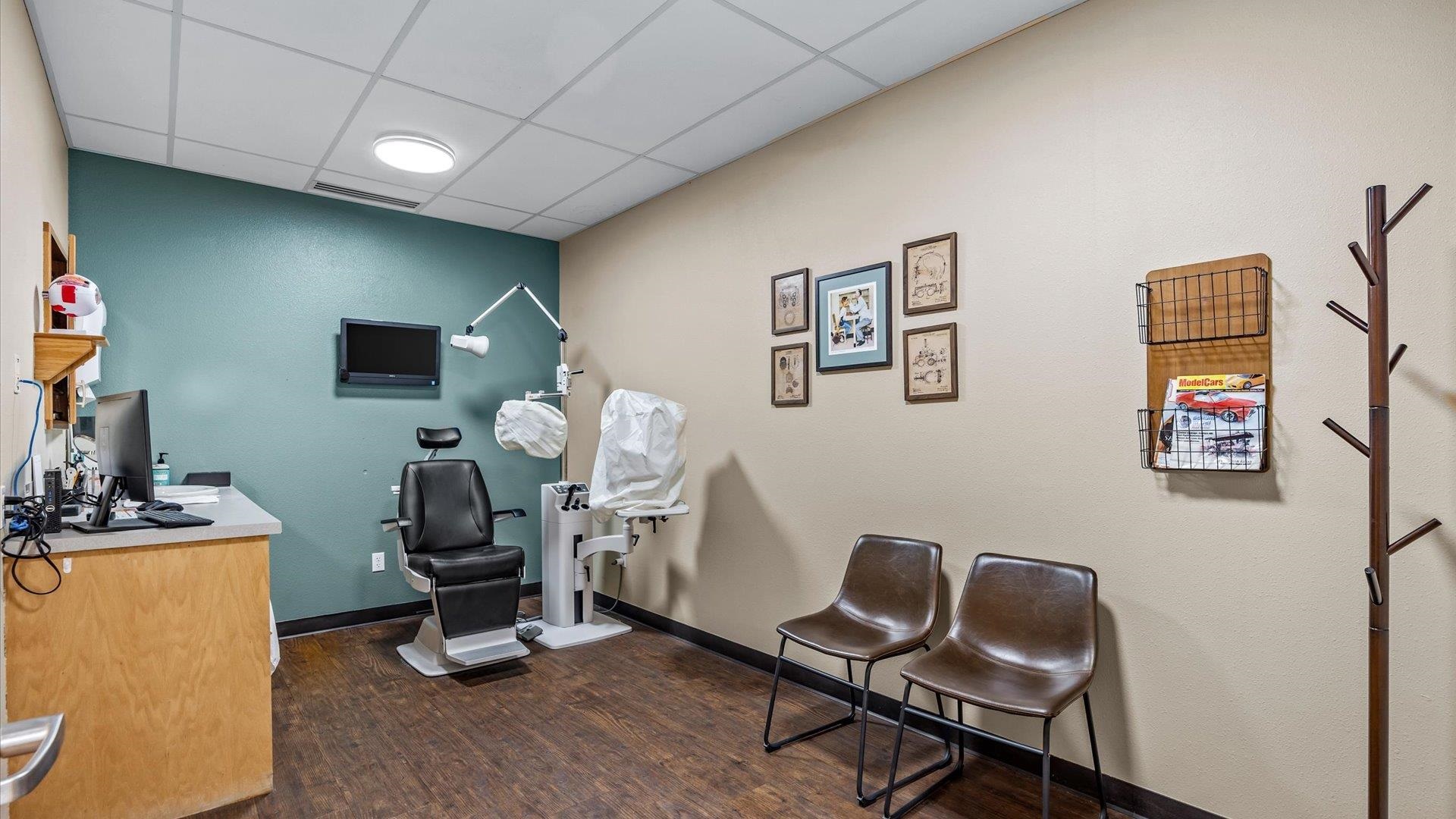 2737 Crossroads Boulevard