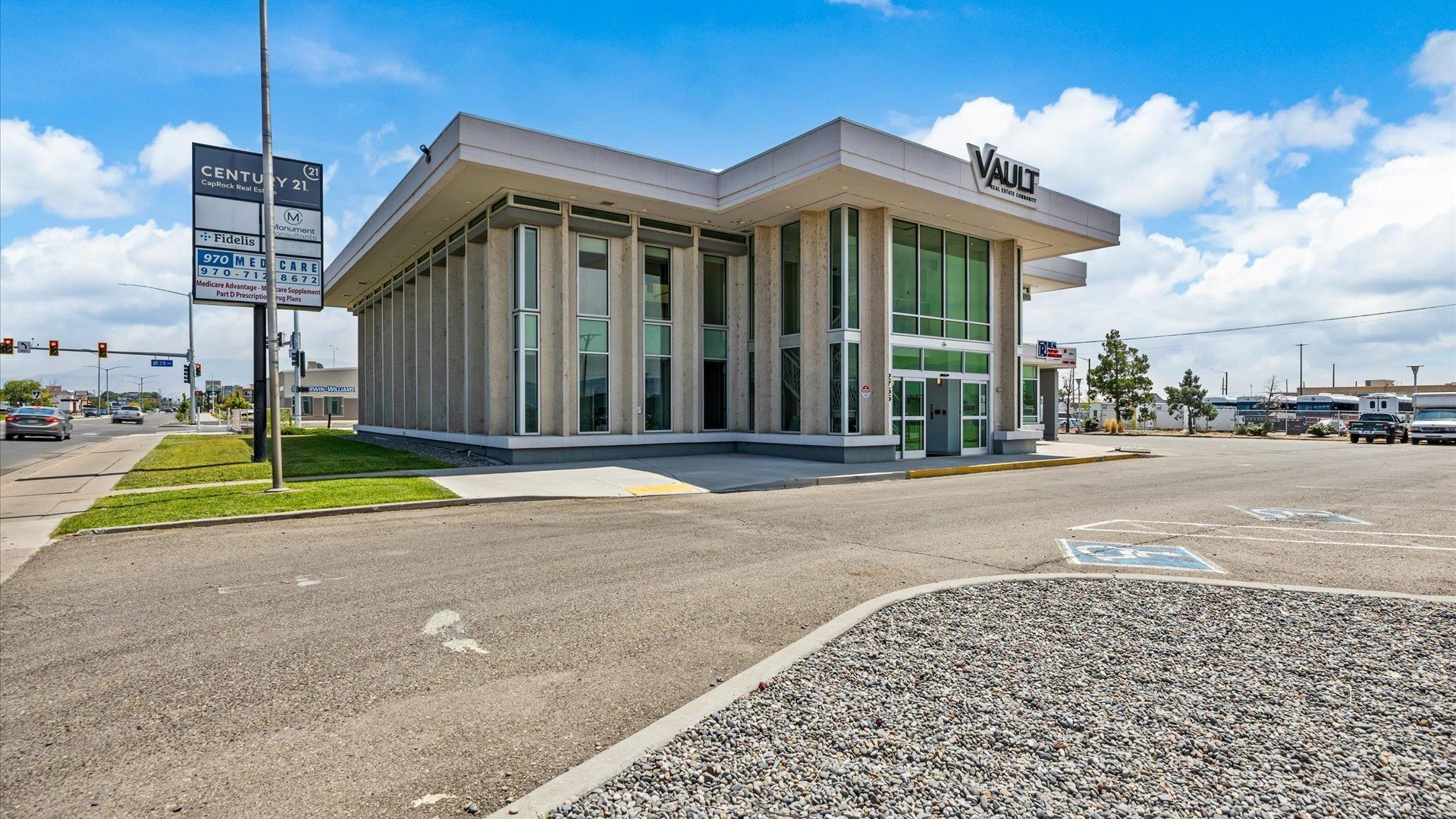 2755 North Avenue Unit: 208