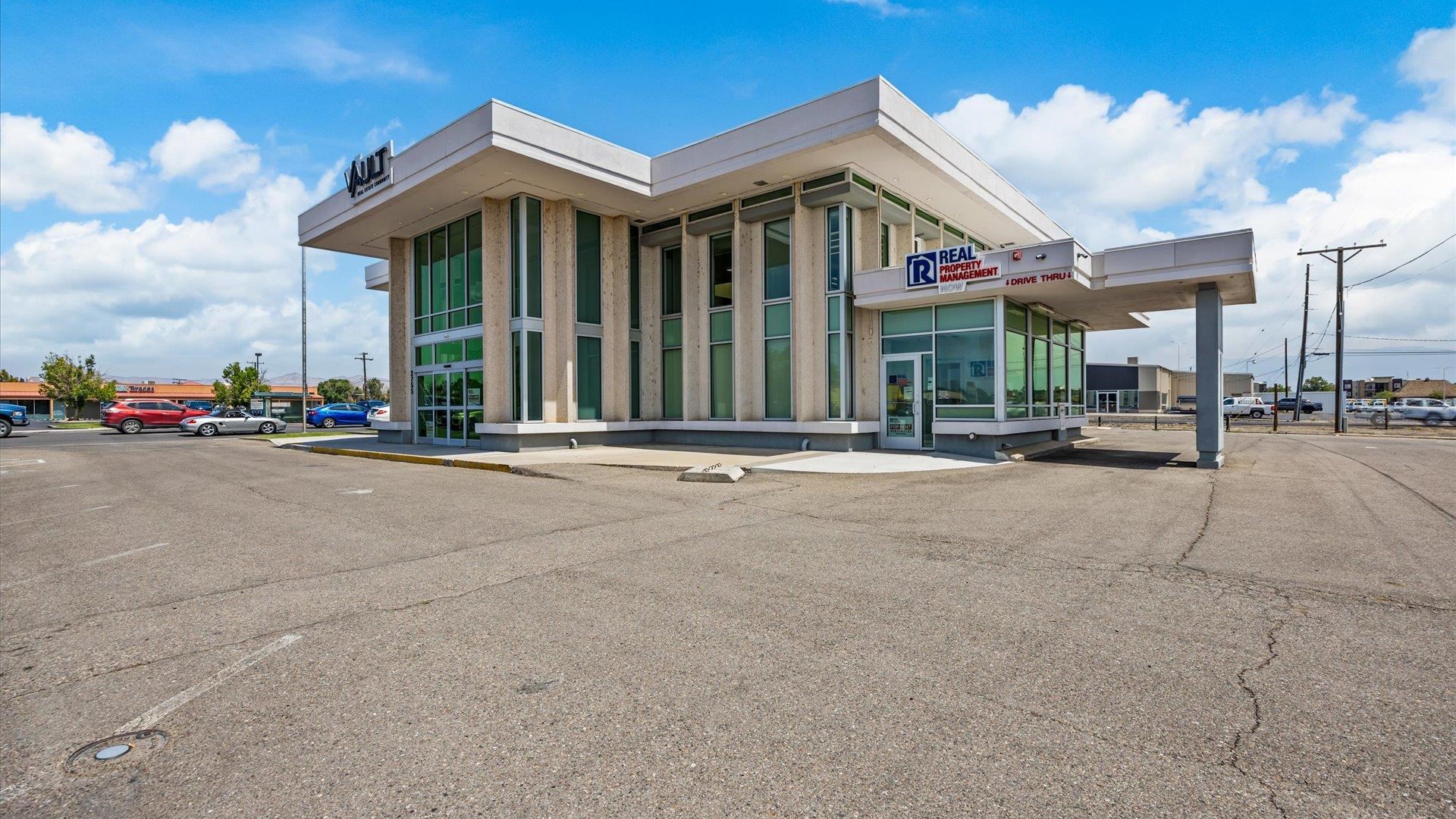 2755 North Avenue Unit: 208
