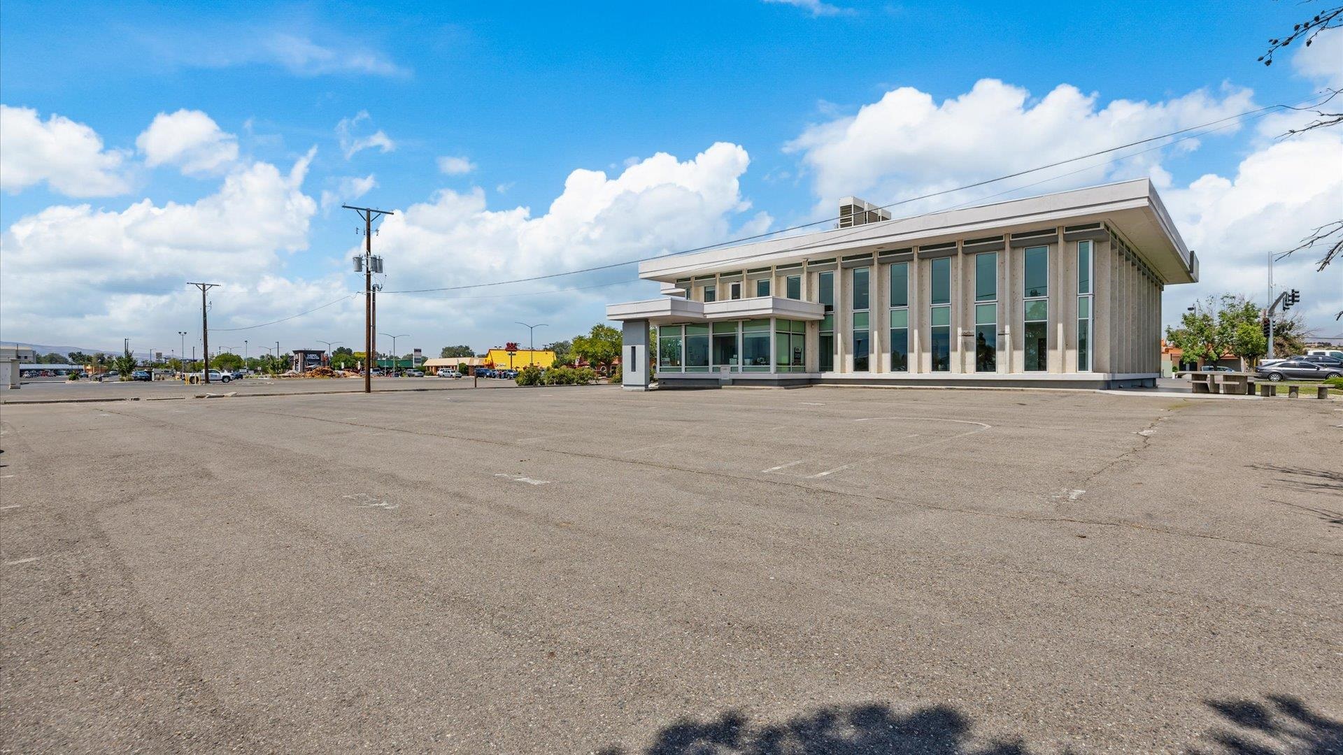 2755 North Avenue Unit: 208