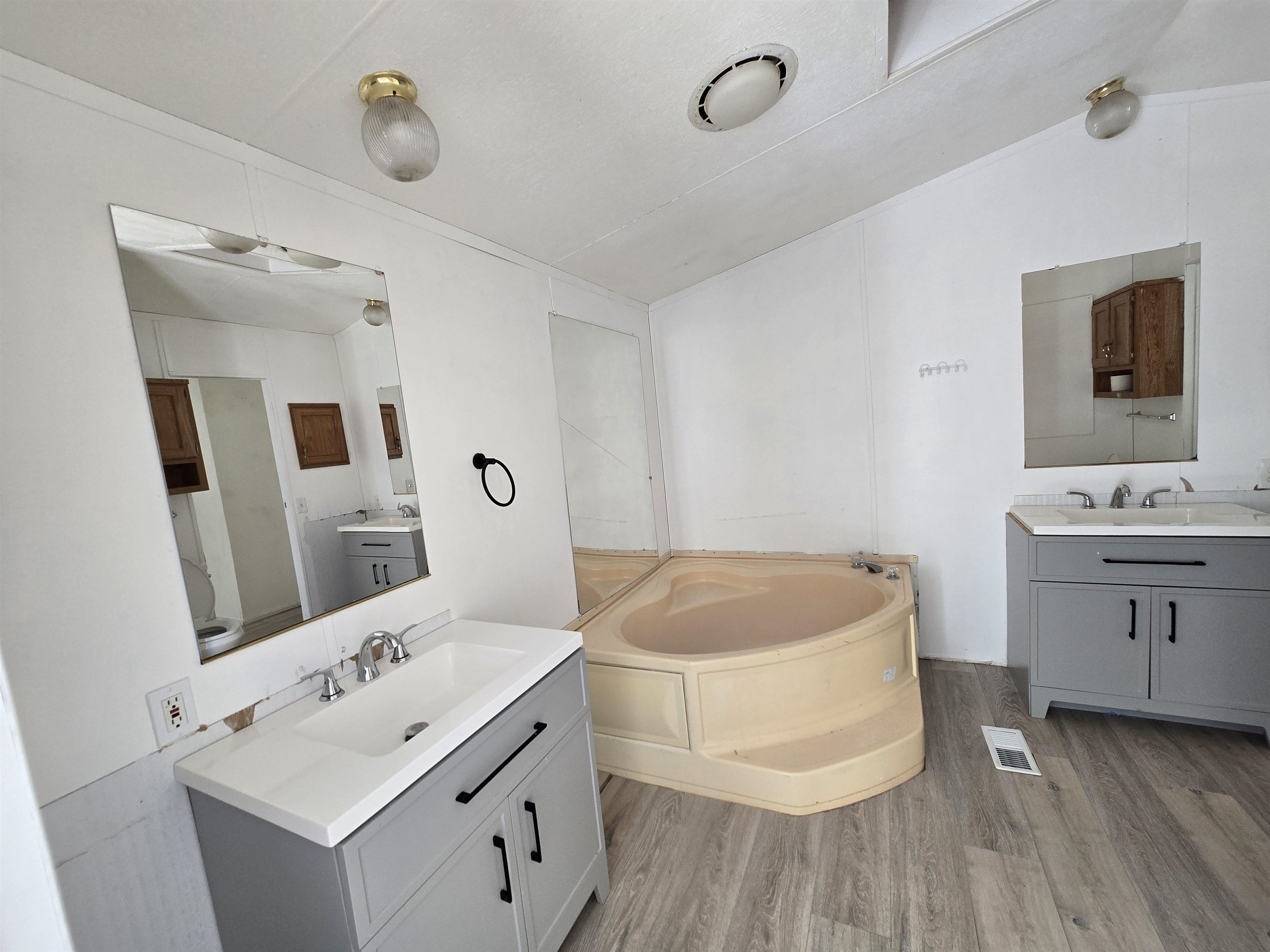 675 1/2 24 1/2 Road Unit: .