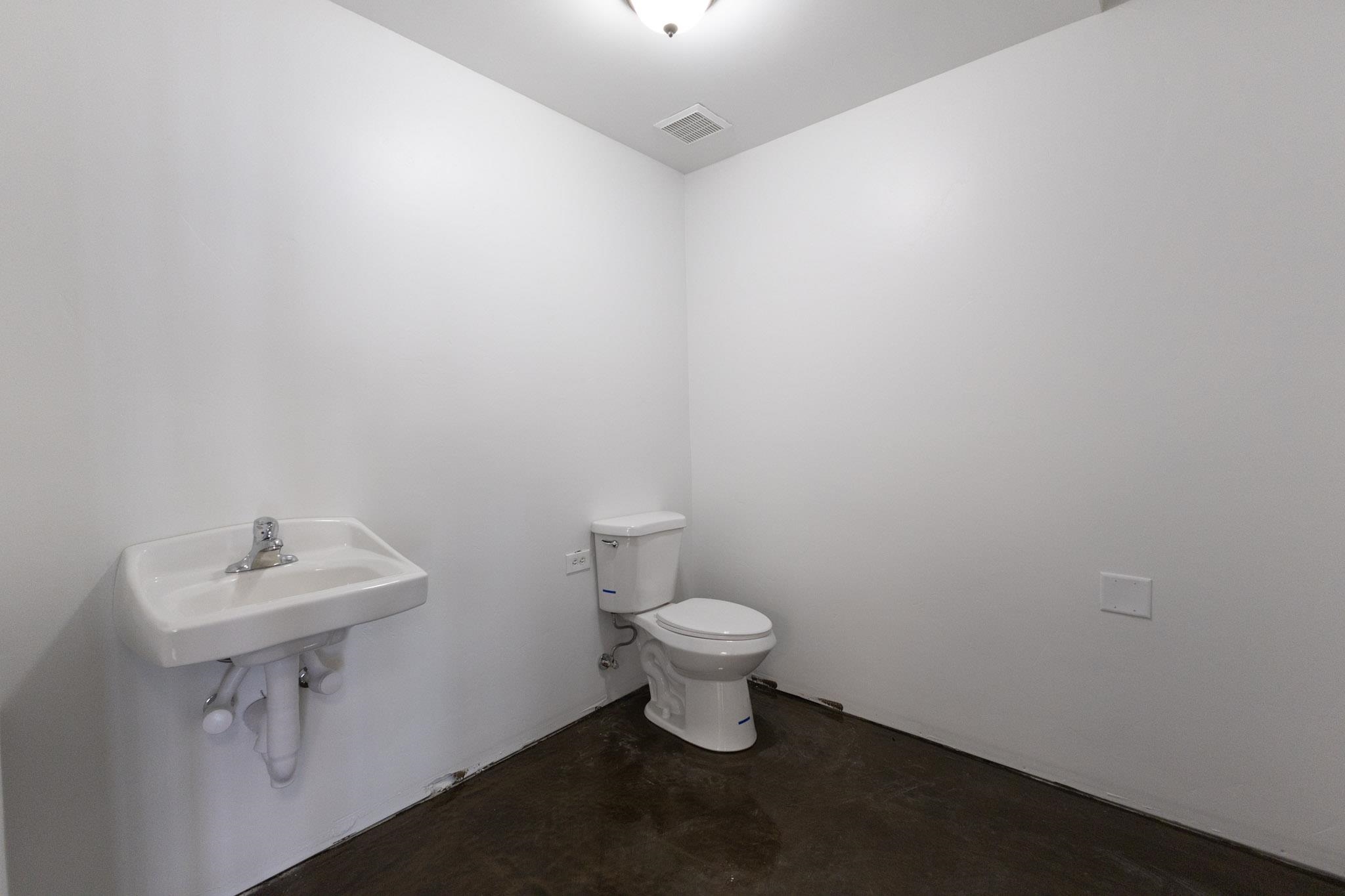 2923 North Avenue Unit: 1