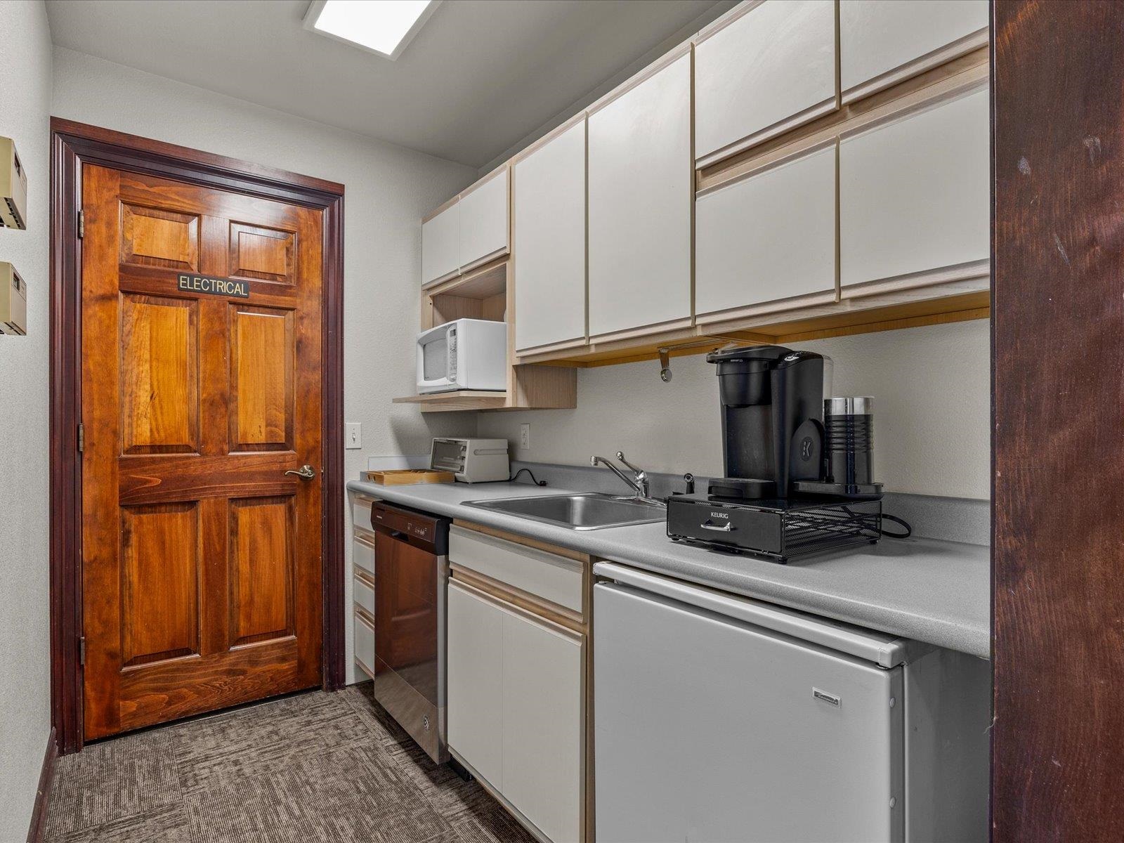 800 Belford Avenue Unit: 202