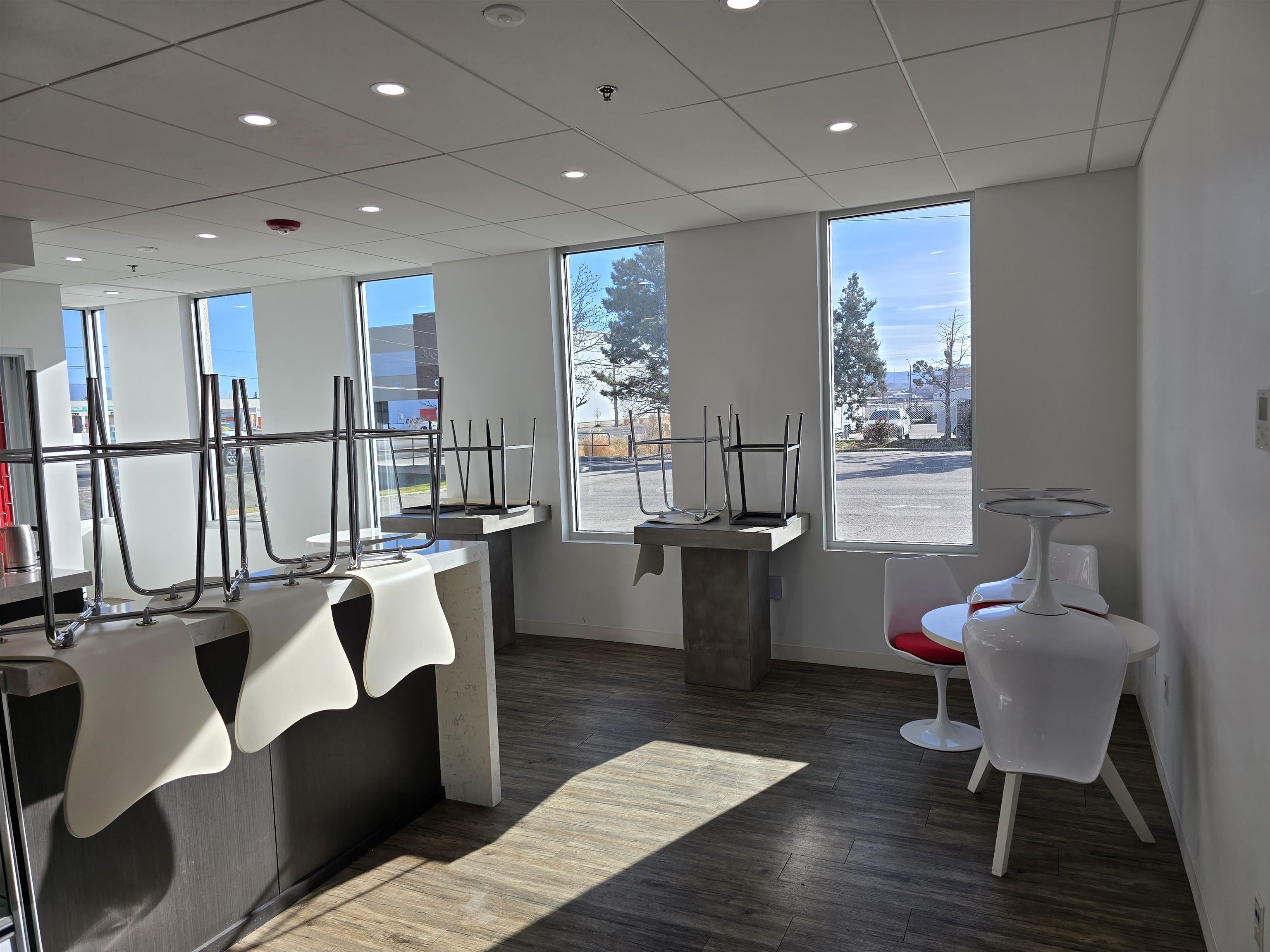 2755 North Avenue Unit: Coffee Bar