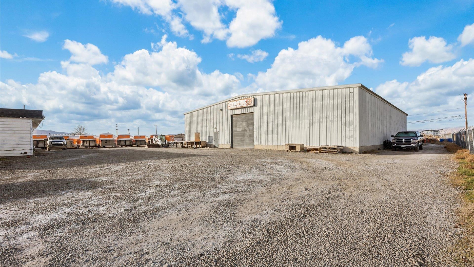 2390 & 2394 Leland Avenue