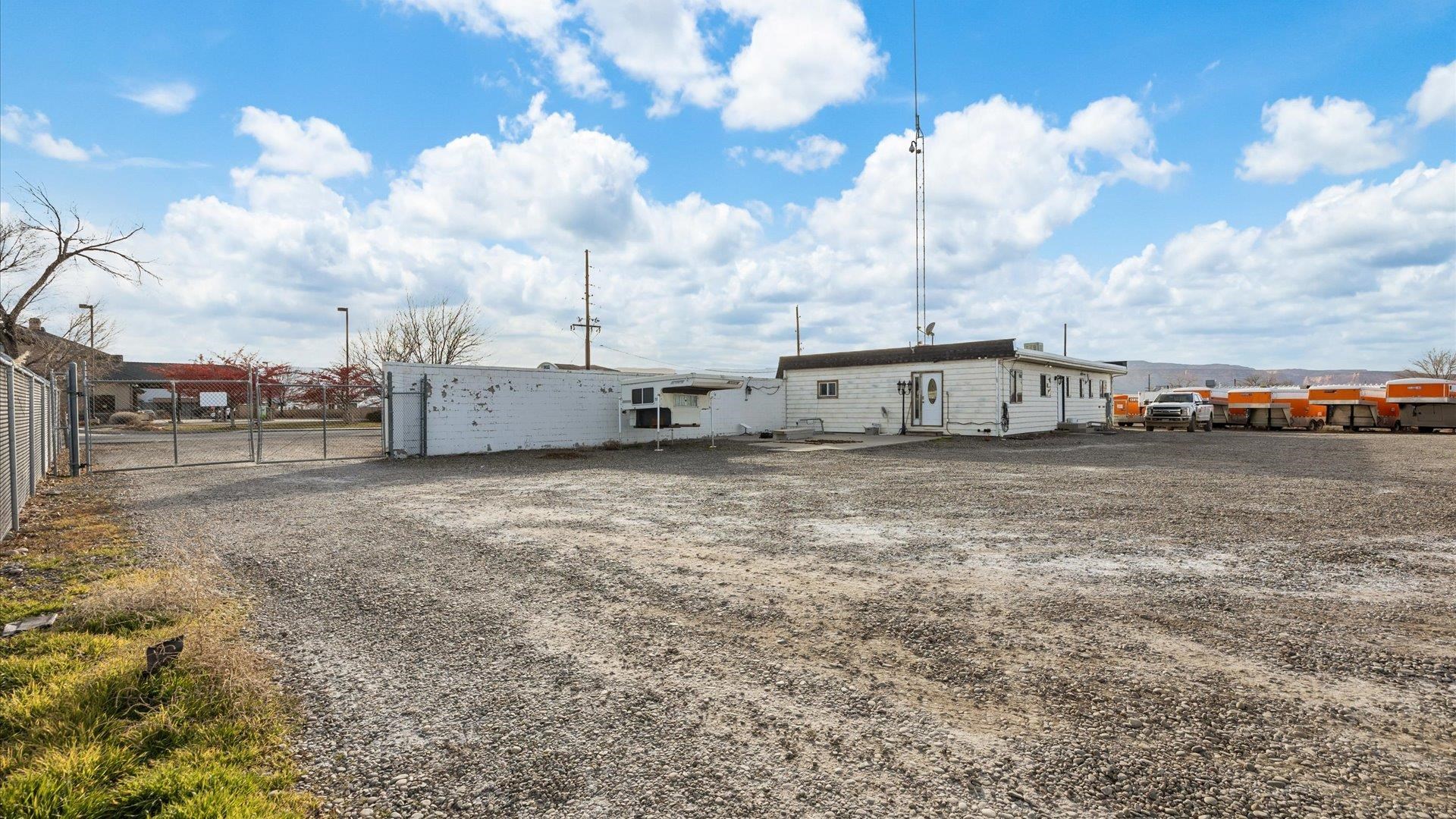 2390 & 2394 Leland Avenue