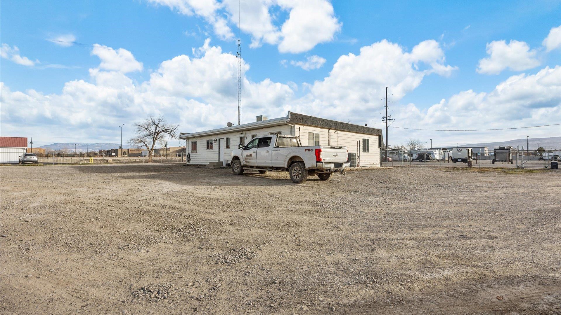 2390 & 2394 Leland Avenue