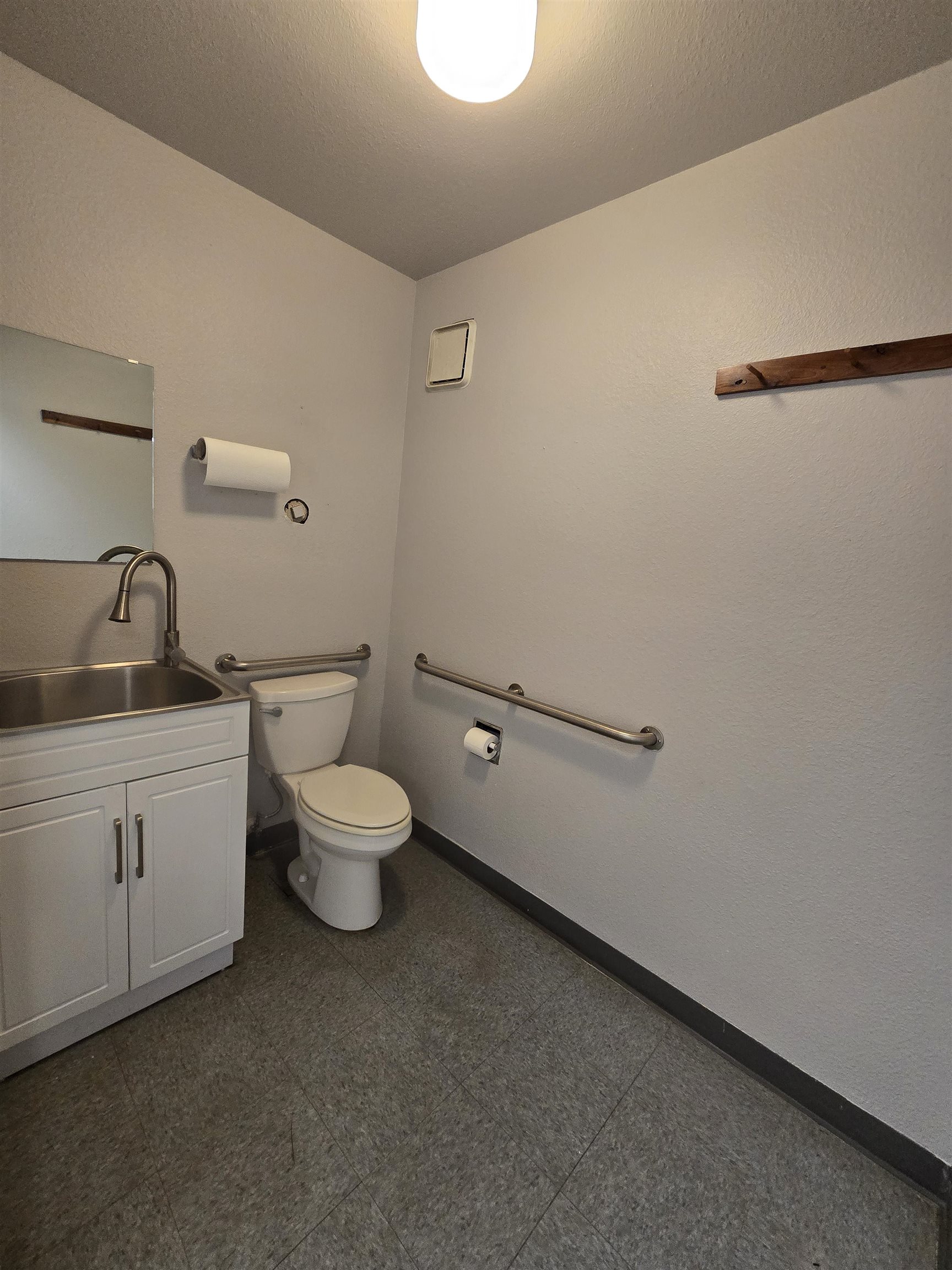 2375 Leland Avenue Unit: B