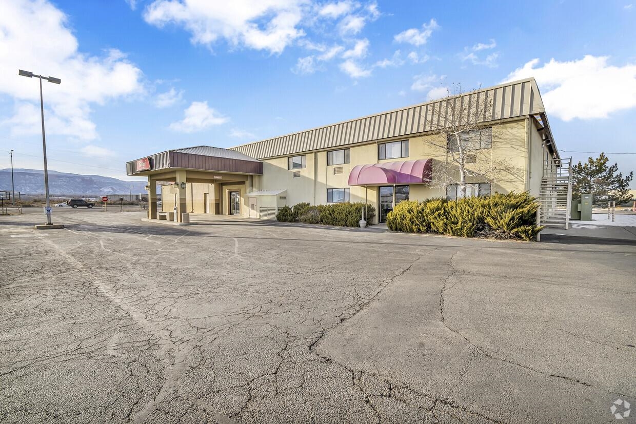 2210 Highway 6&50 Unit: 206