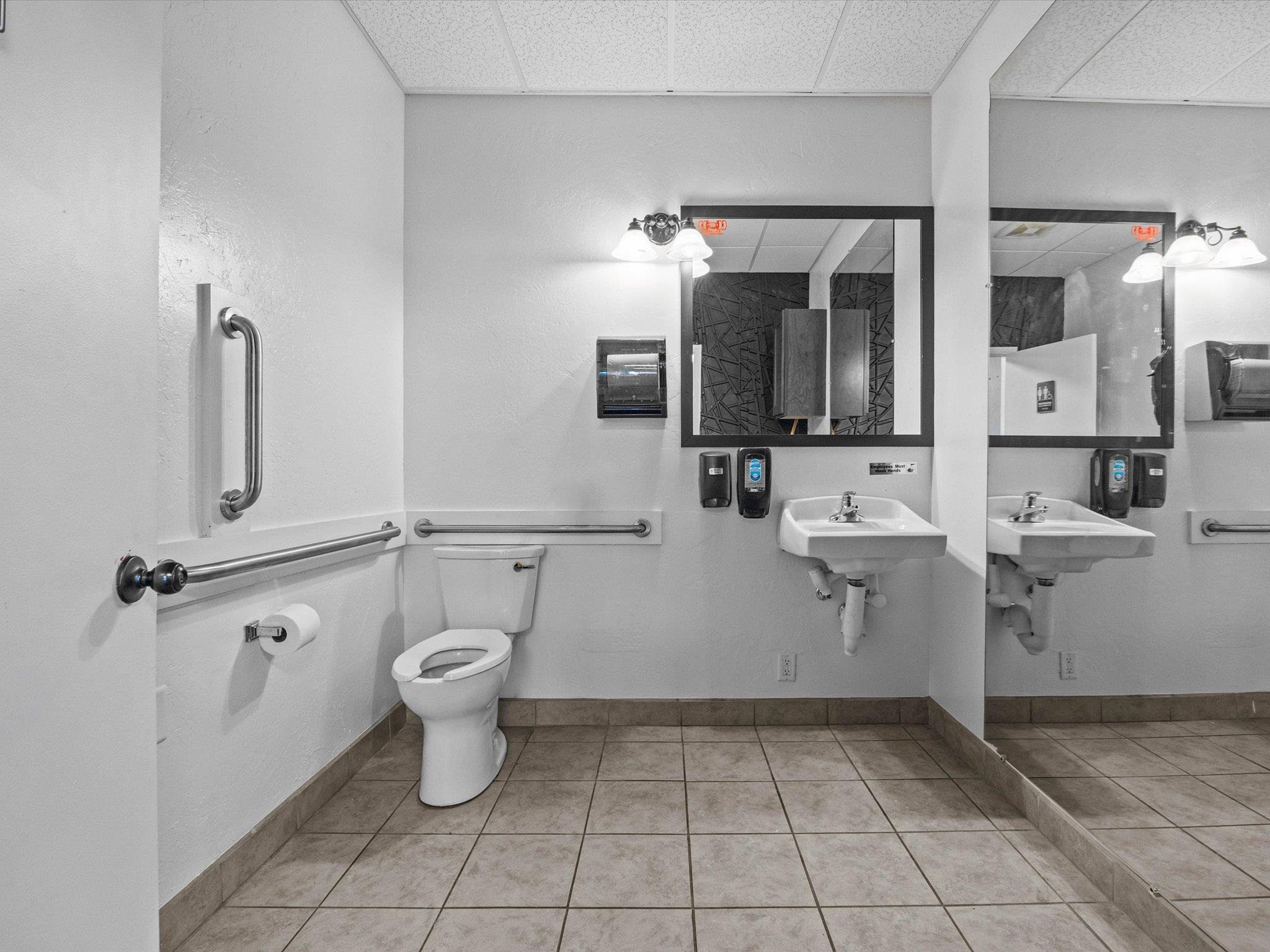 2923 North Avenue Unit: 8B