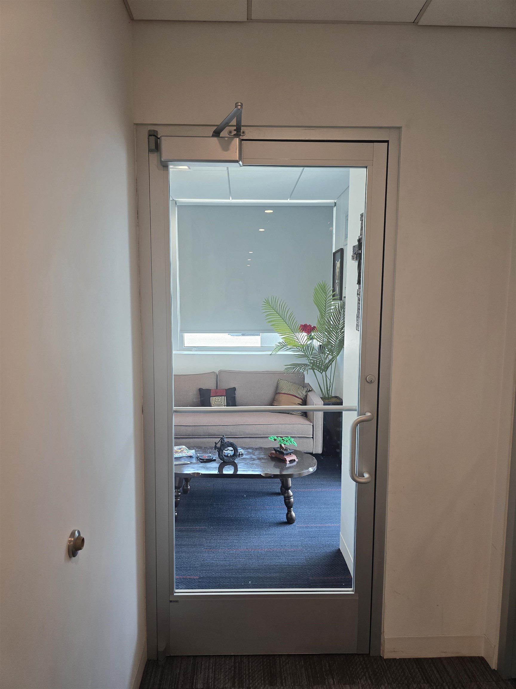 2755 North Avenue Unit: Main floor, corner