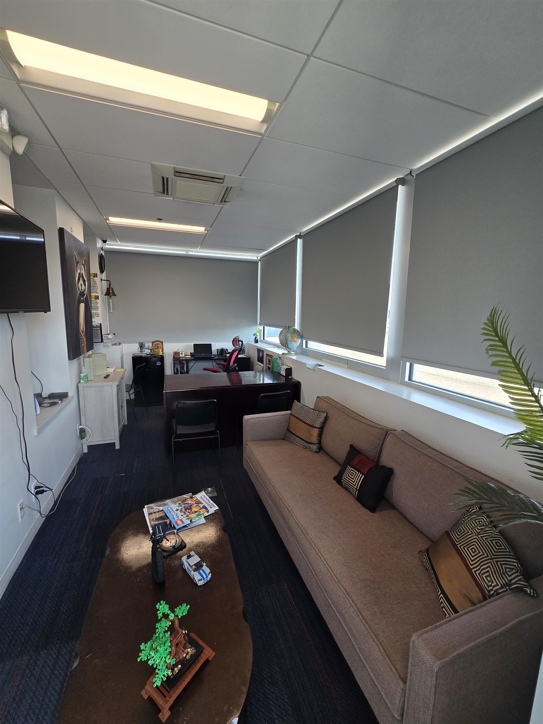 2755 North Avenue Unit: Main floor, corner