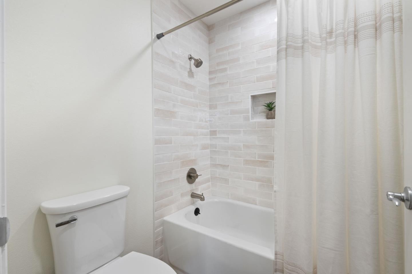 729 Cottage CT
