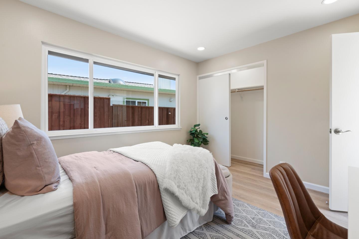 8 Claremont CT