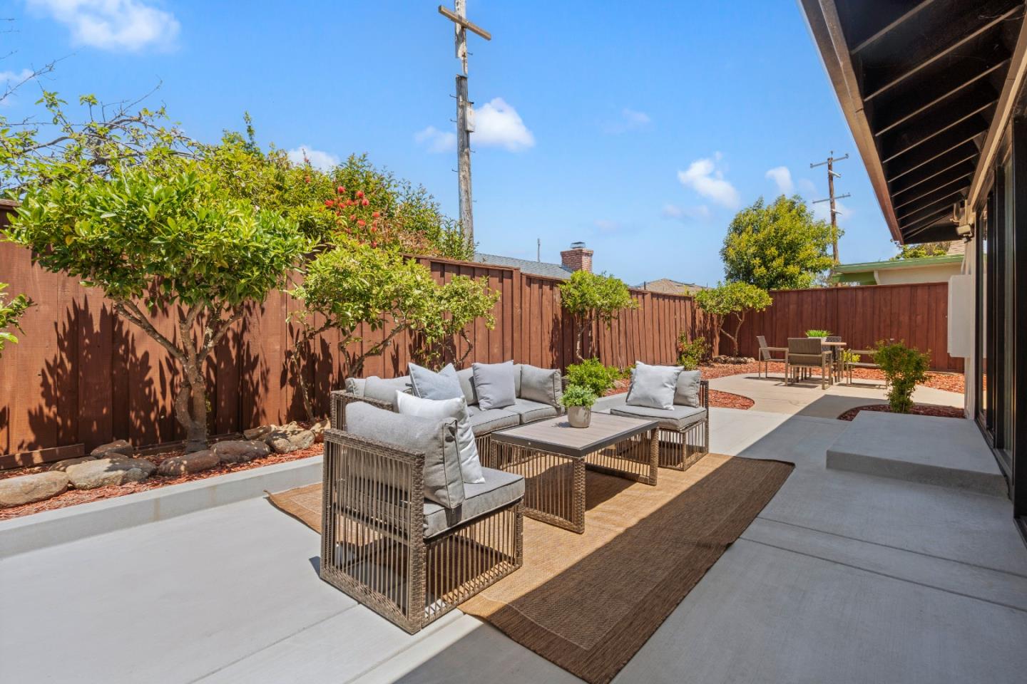 8 Claremont CT