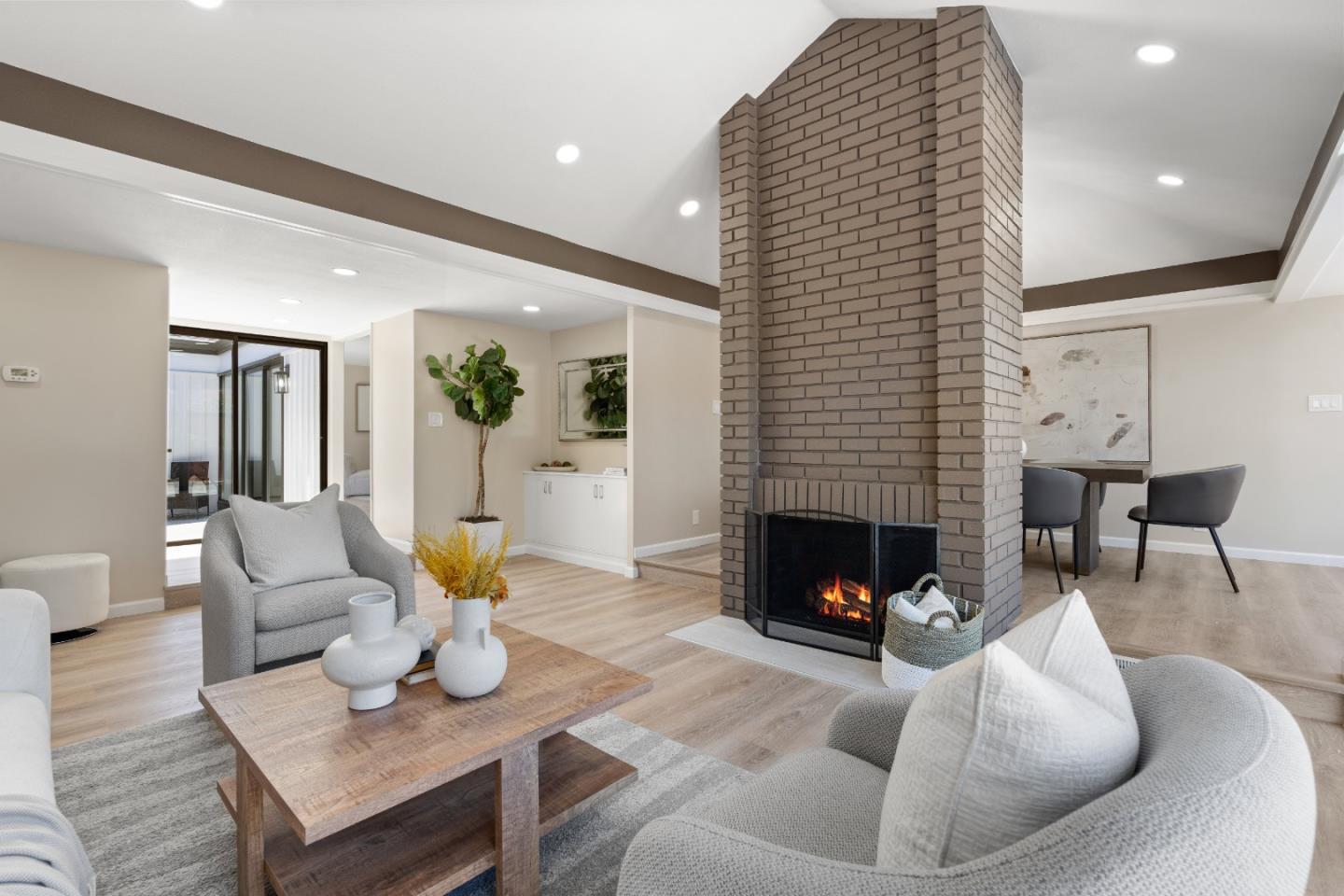 8 Claremont CT