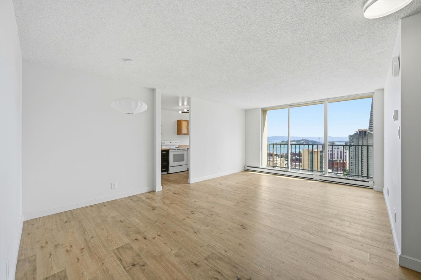 946 Stockton Street 18C