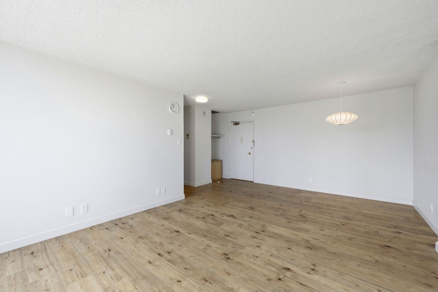 946 Stockton Street 18C