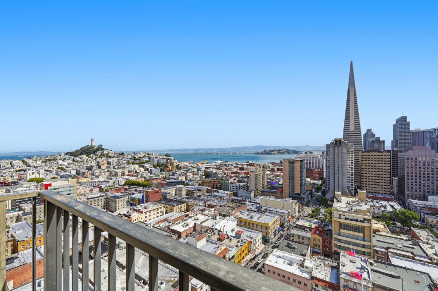 946 Stockton Street 18C