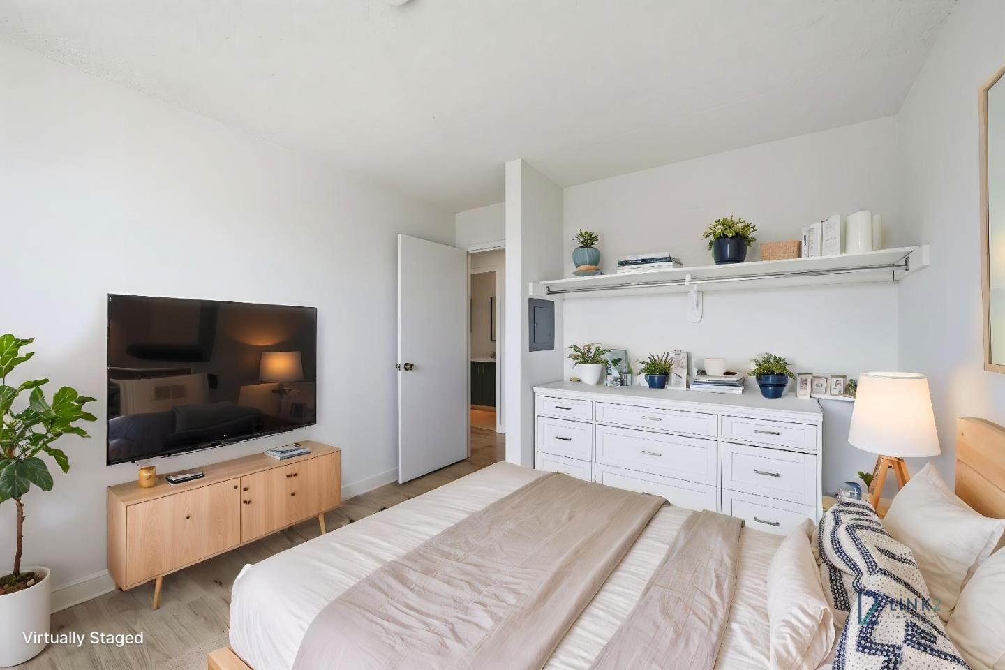 946 Stockton Street 18C