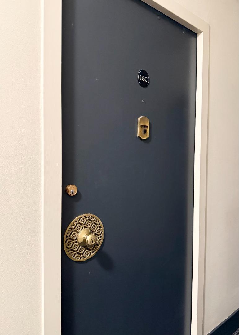 946 Stockton Street 18C