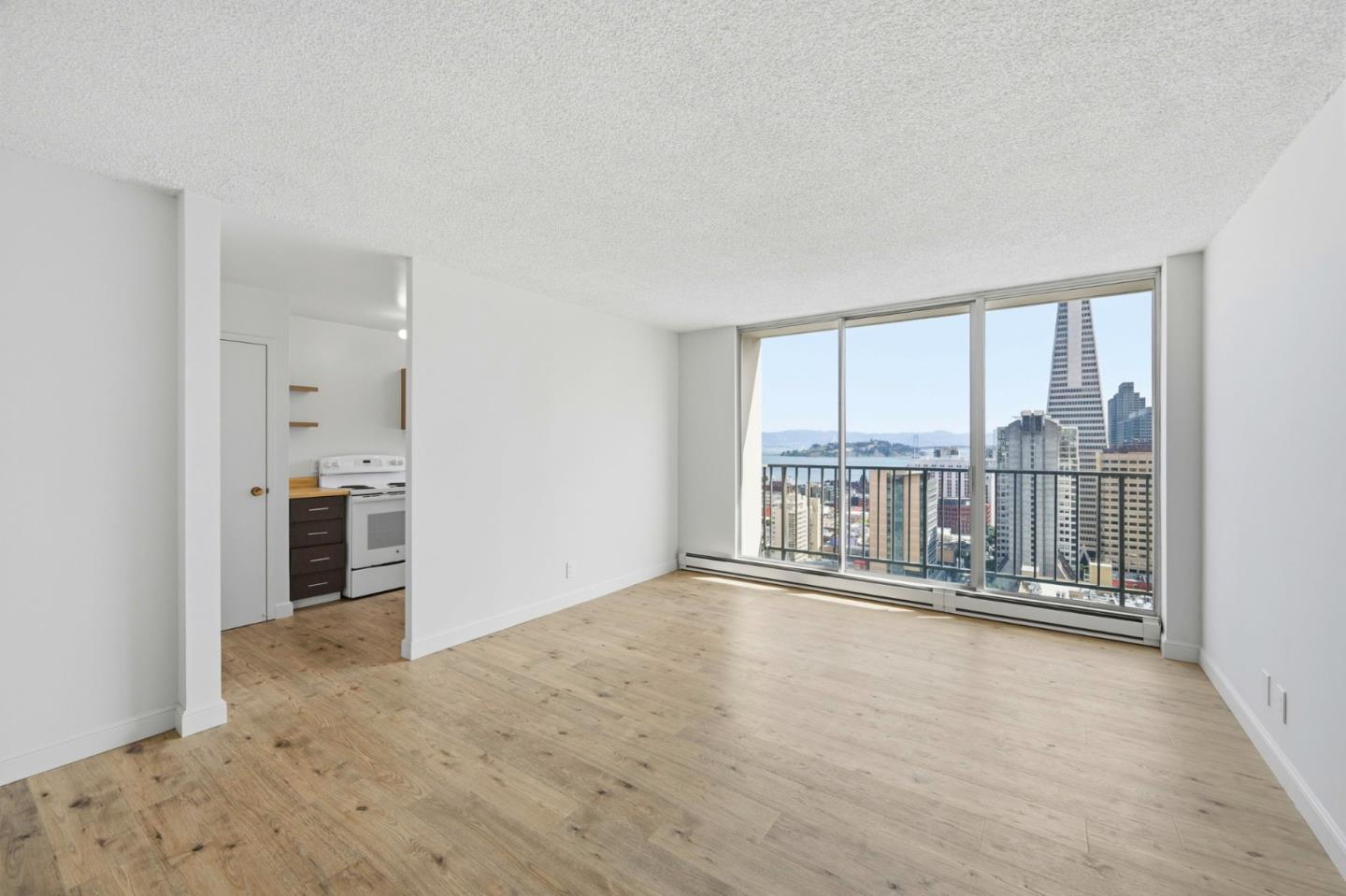 946 Stockton Street 18C