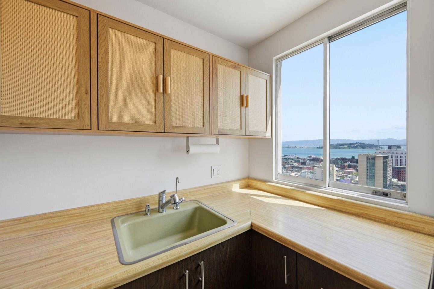 946 Stockton Street 18C