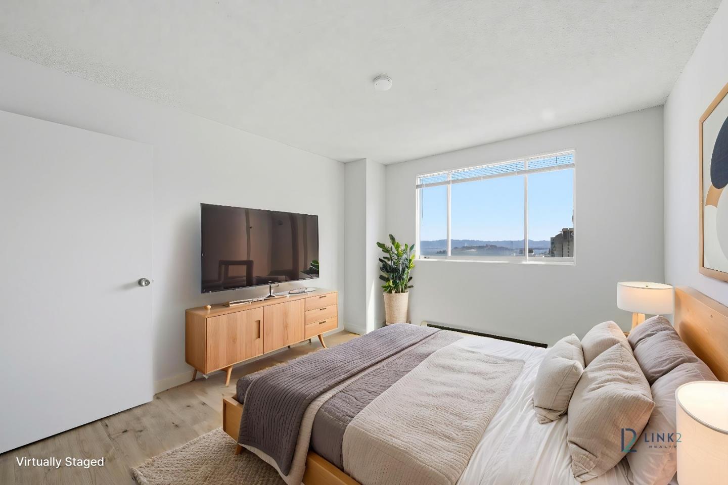 946 Stockton Street 18C