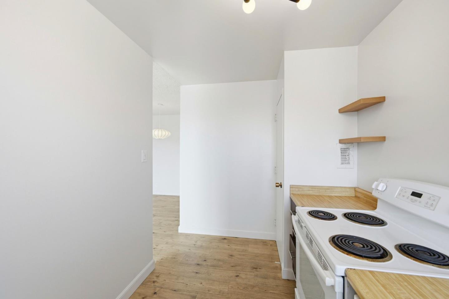 946 Stockton Street 18C