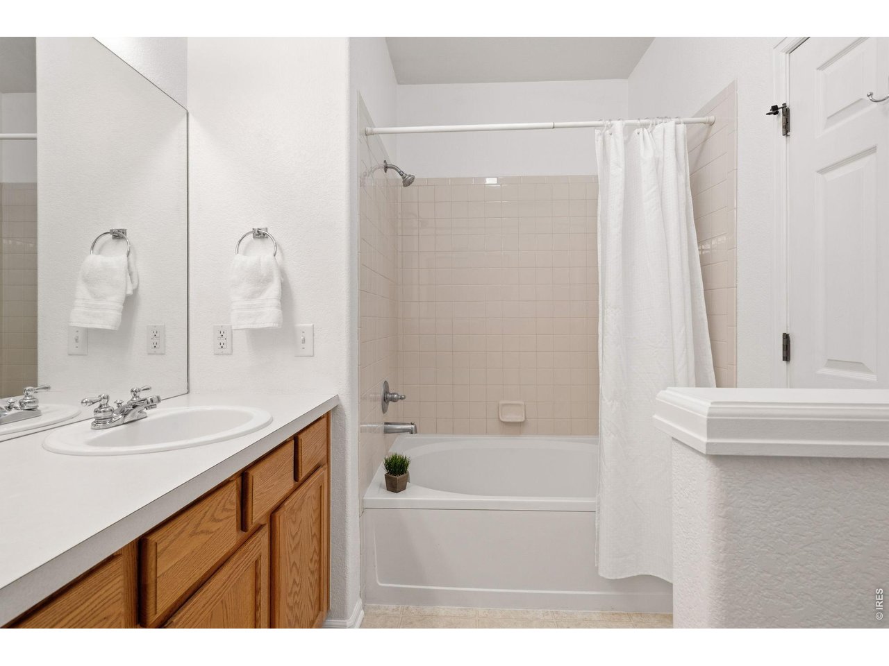 5108 Country Squire Way