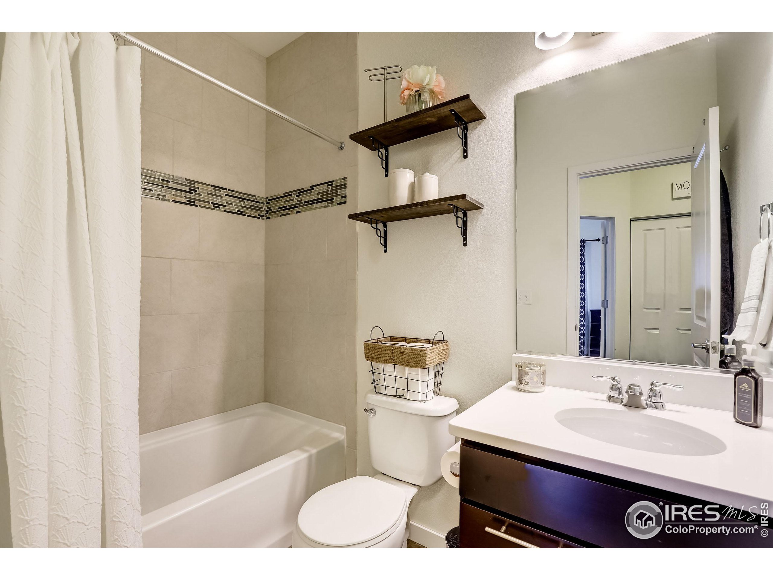 741 Village Dr