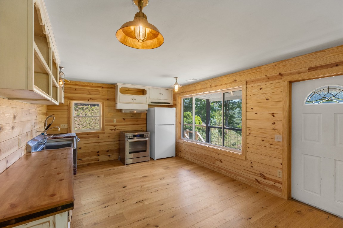 228 Mountain Laurel Drive