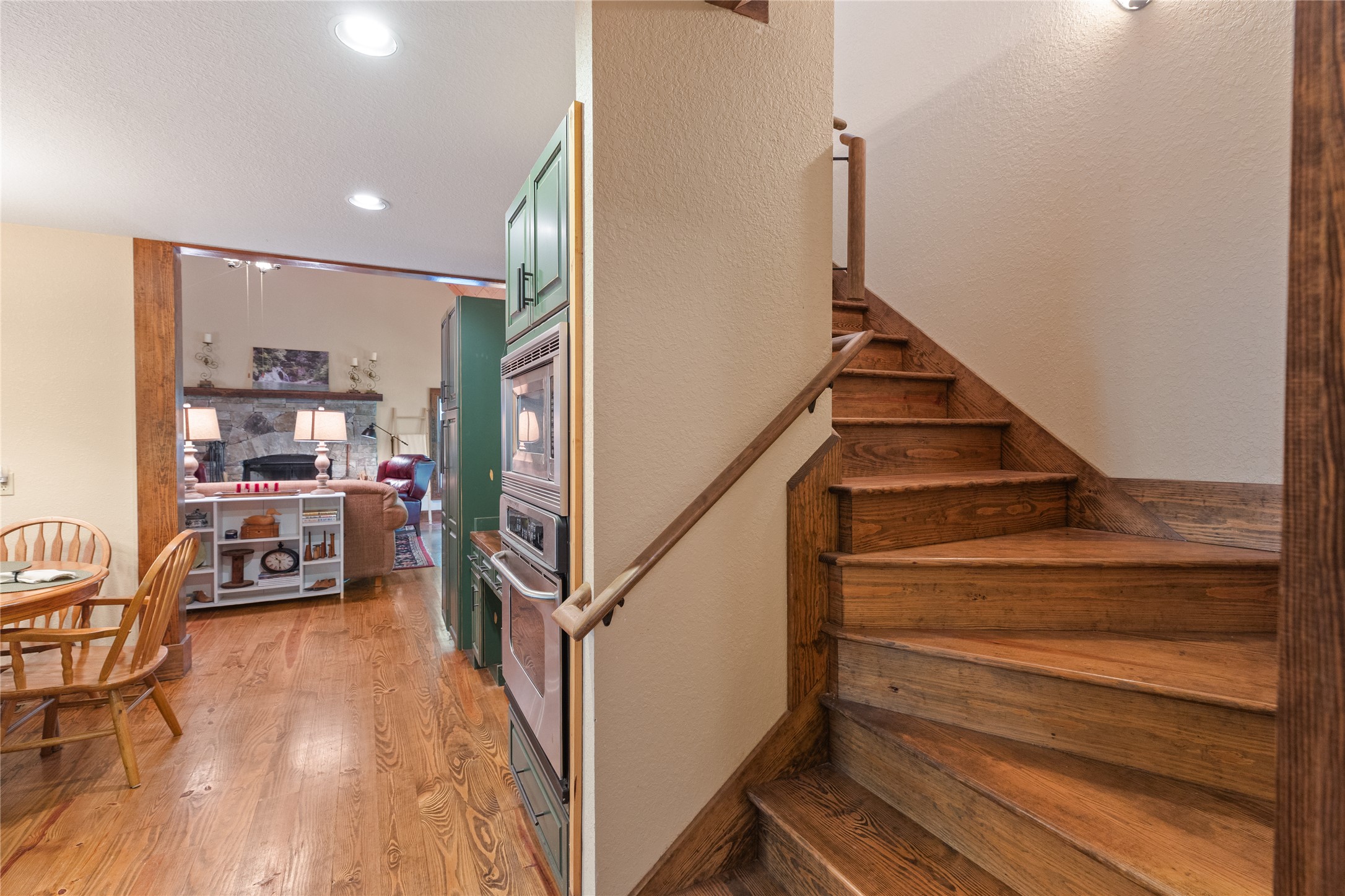 214 Sunset Court
