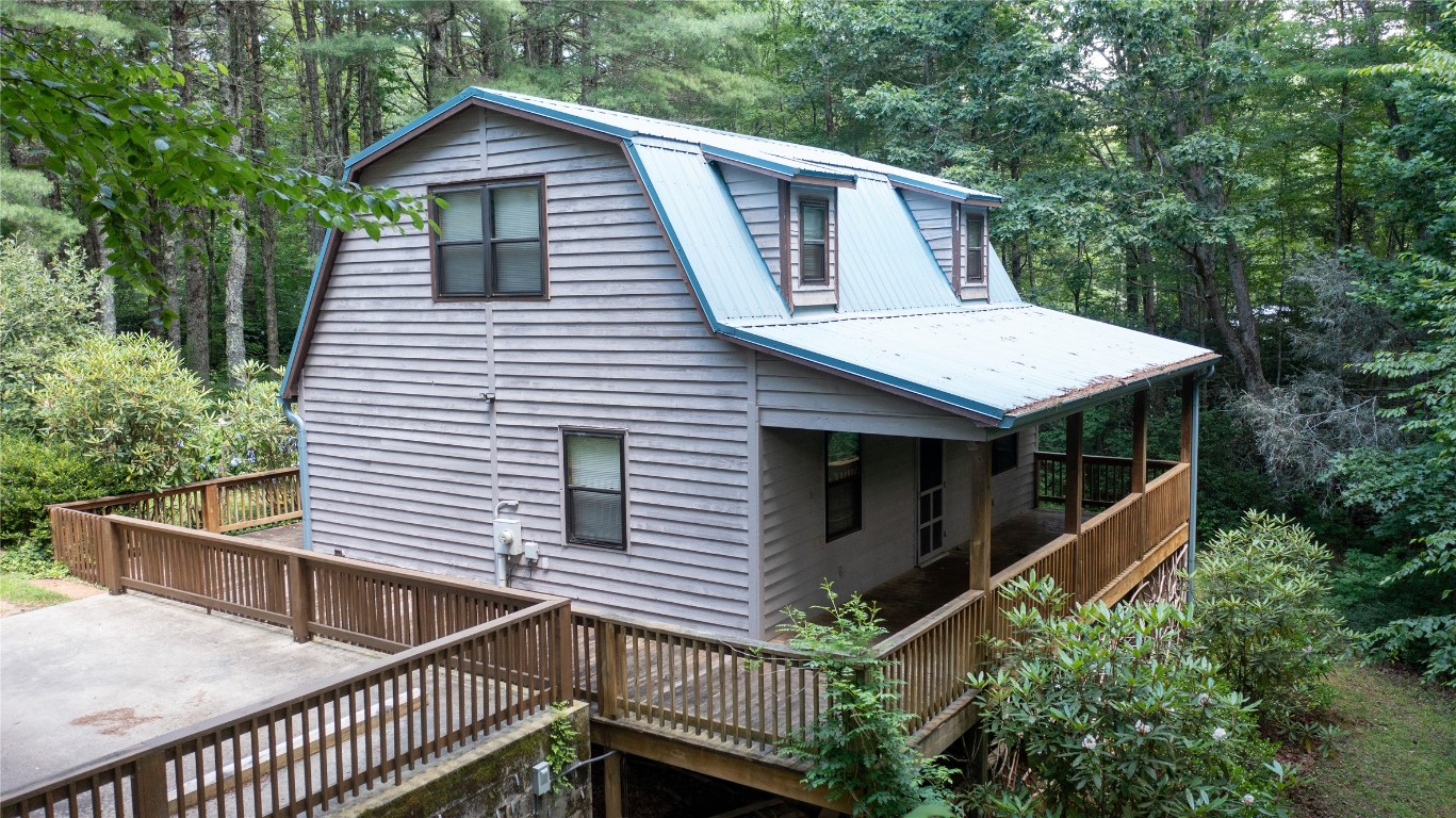 66 Jones Hollow Rd