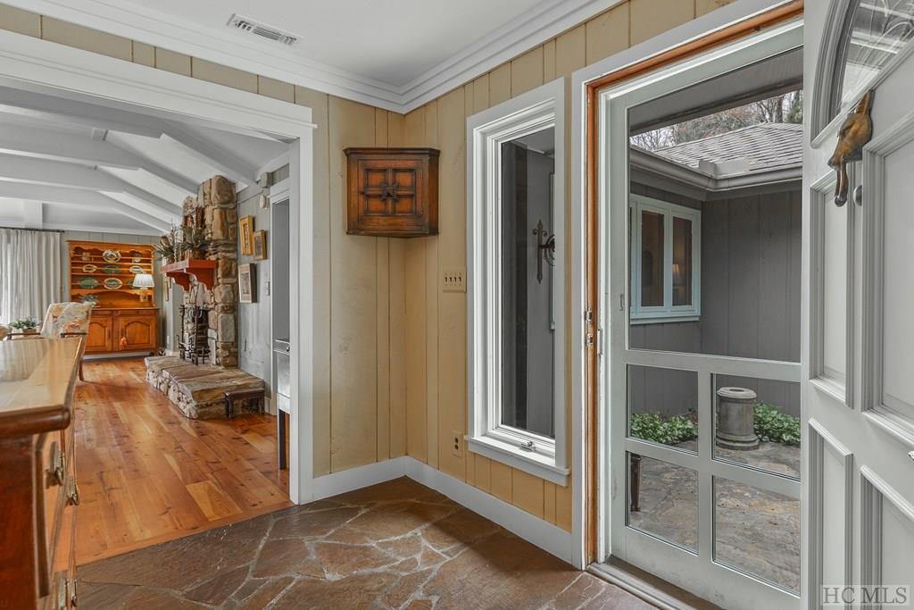 521 Azalea Lane