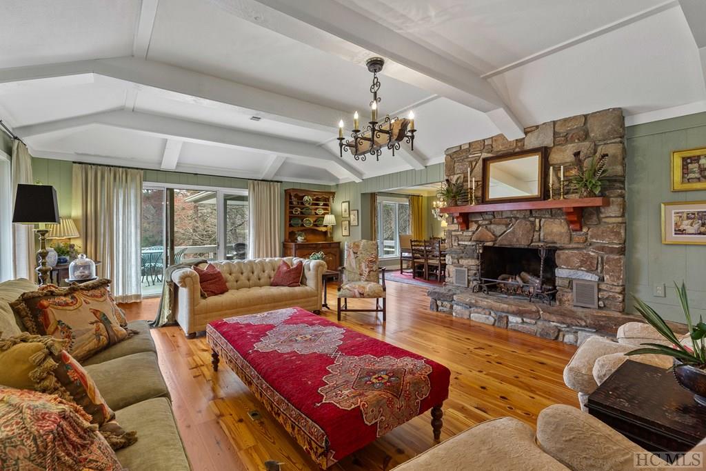 521 Azalea Lane