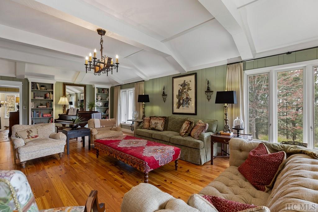 521 Azalea Lane