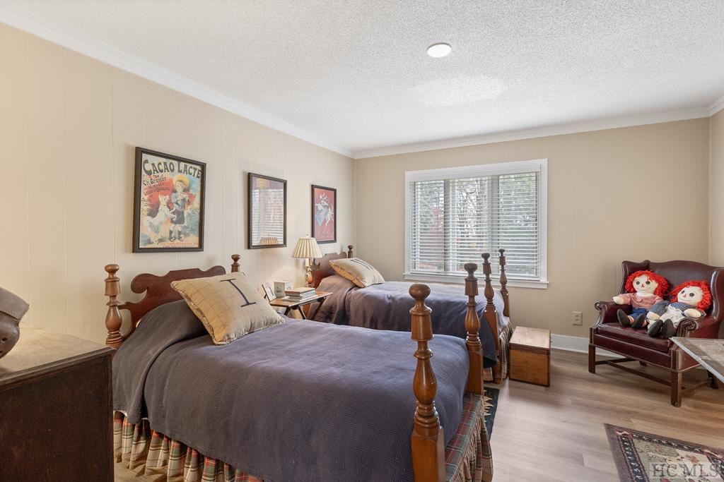 521 Azalea Lane