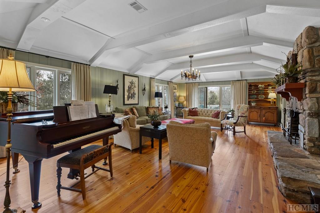 521 Azalea Lane