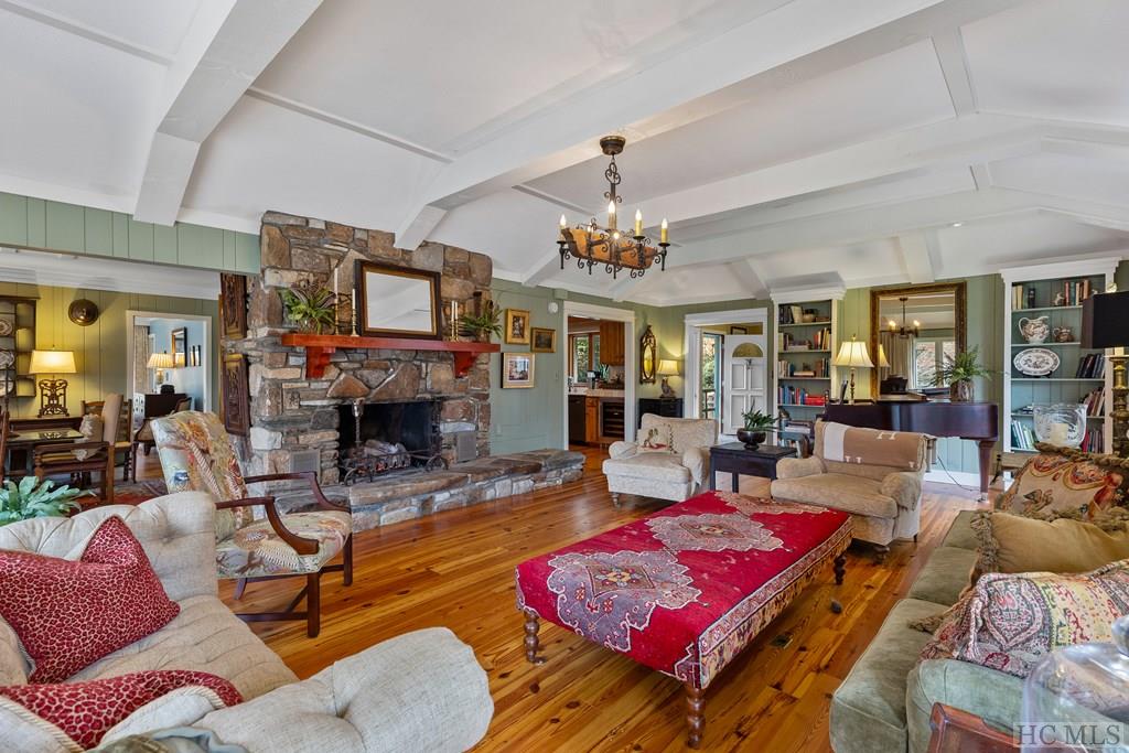 521 Azalea Lane