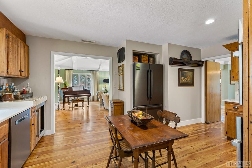 521 Azalea Lane