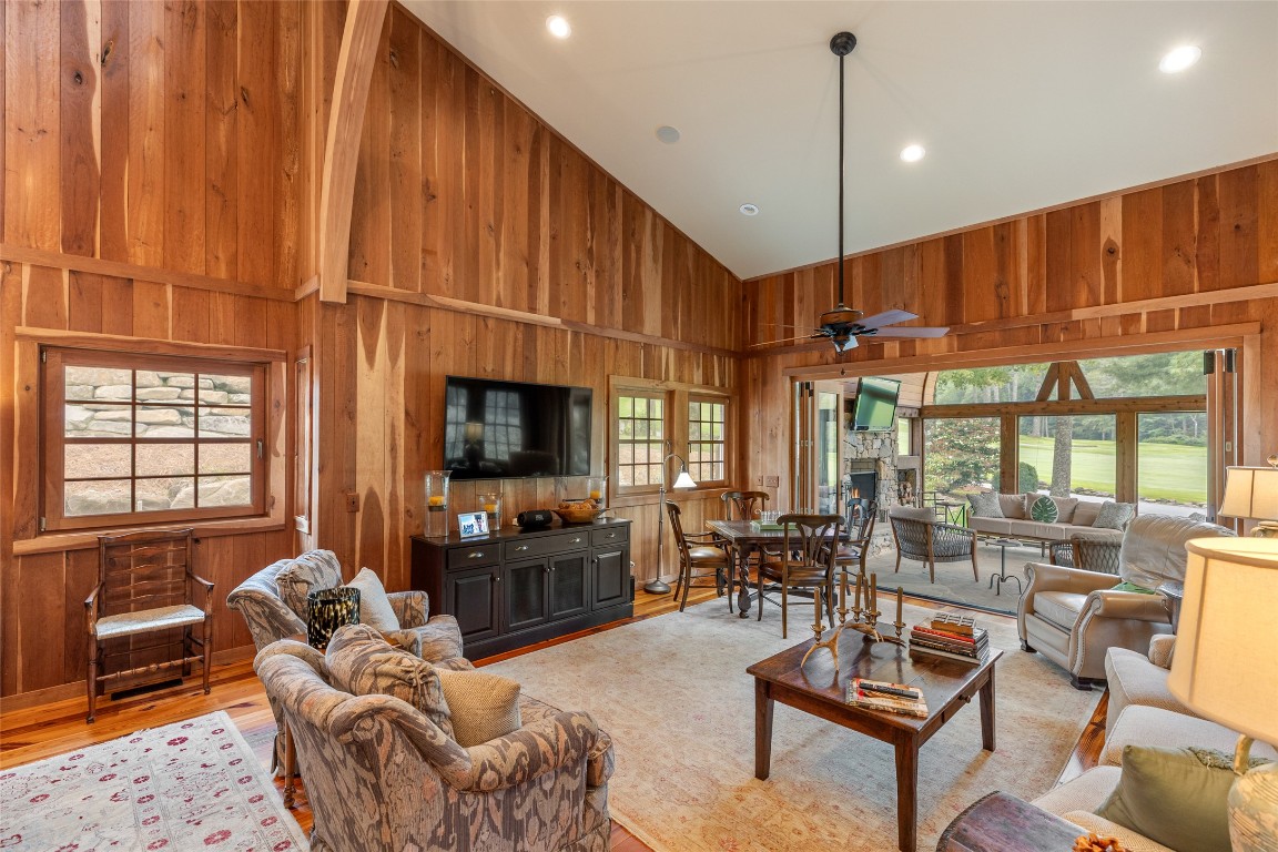 346 Hummingbird Lane